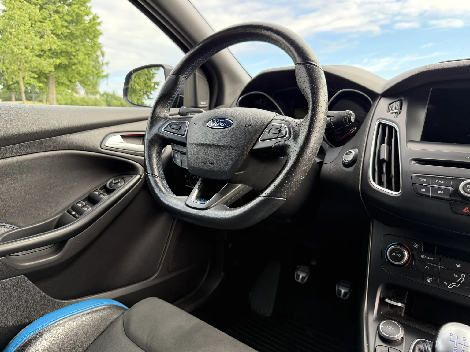 Interior image of 2018 Ford Focus RS (54)
