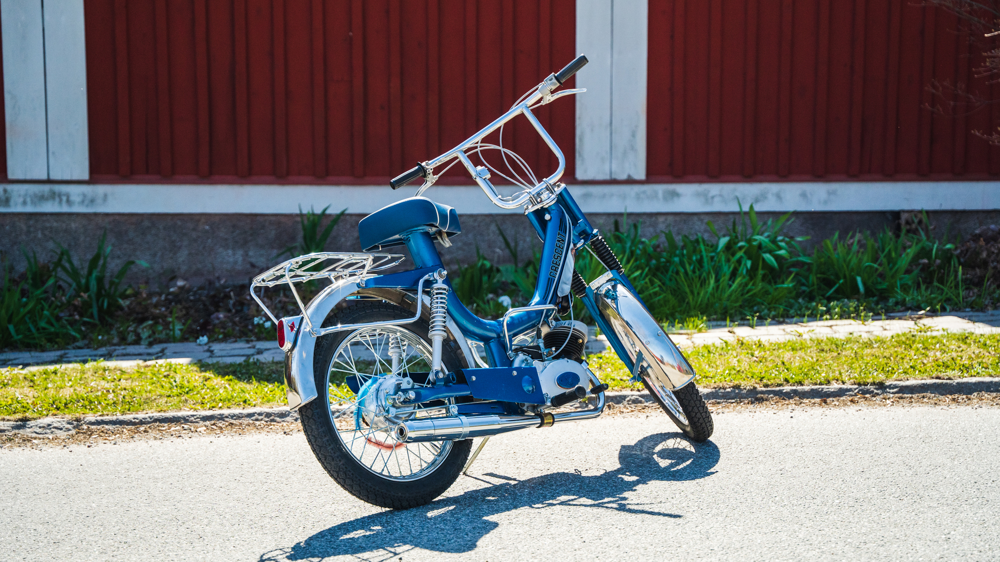 Exterior image of Crescent Compact 1248 (3)