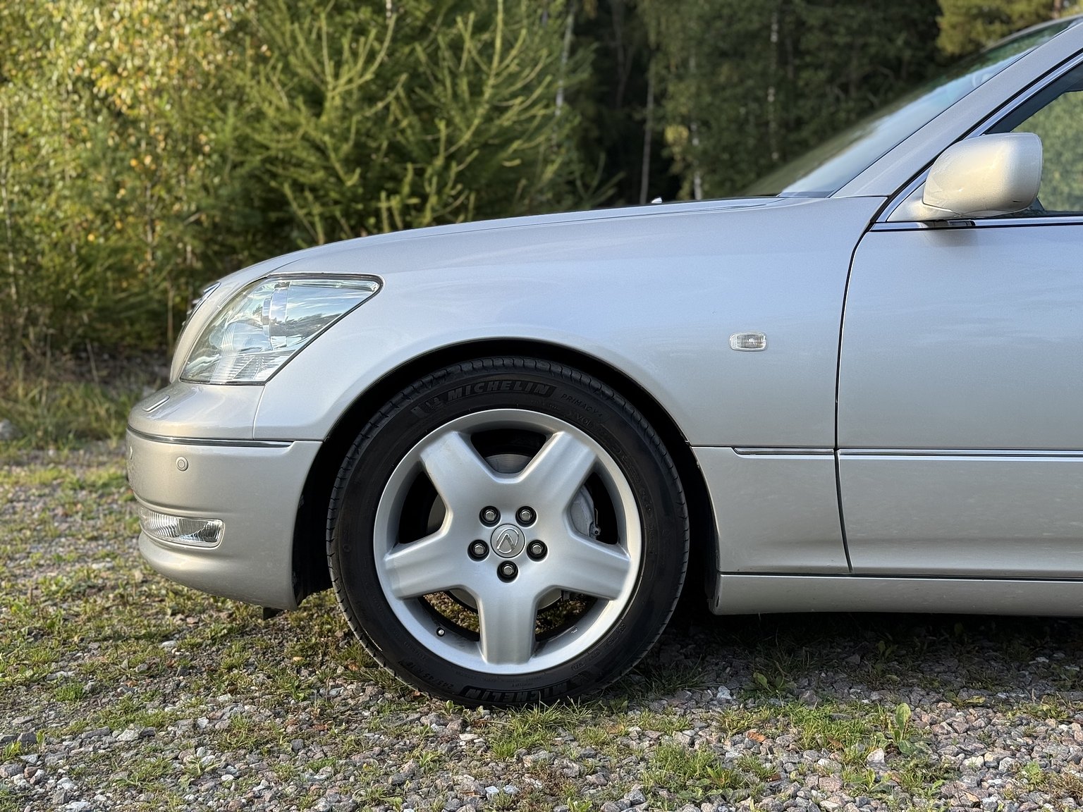 Exterior image of 2005 Lexus LS 430 4.3 V8