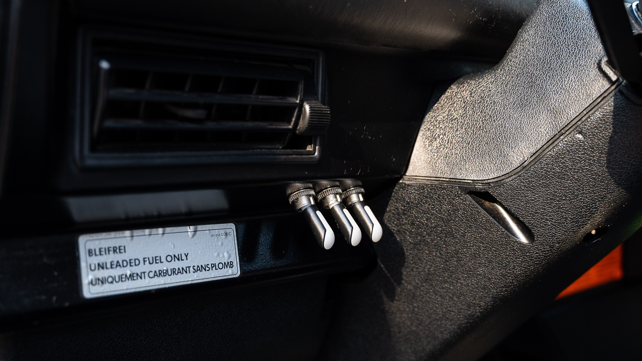 Interior image of 1992 Volkswagen T3 Kombi Syncro 16" Westfalia