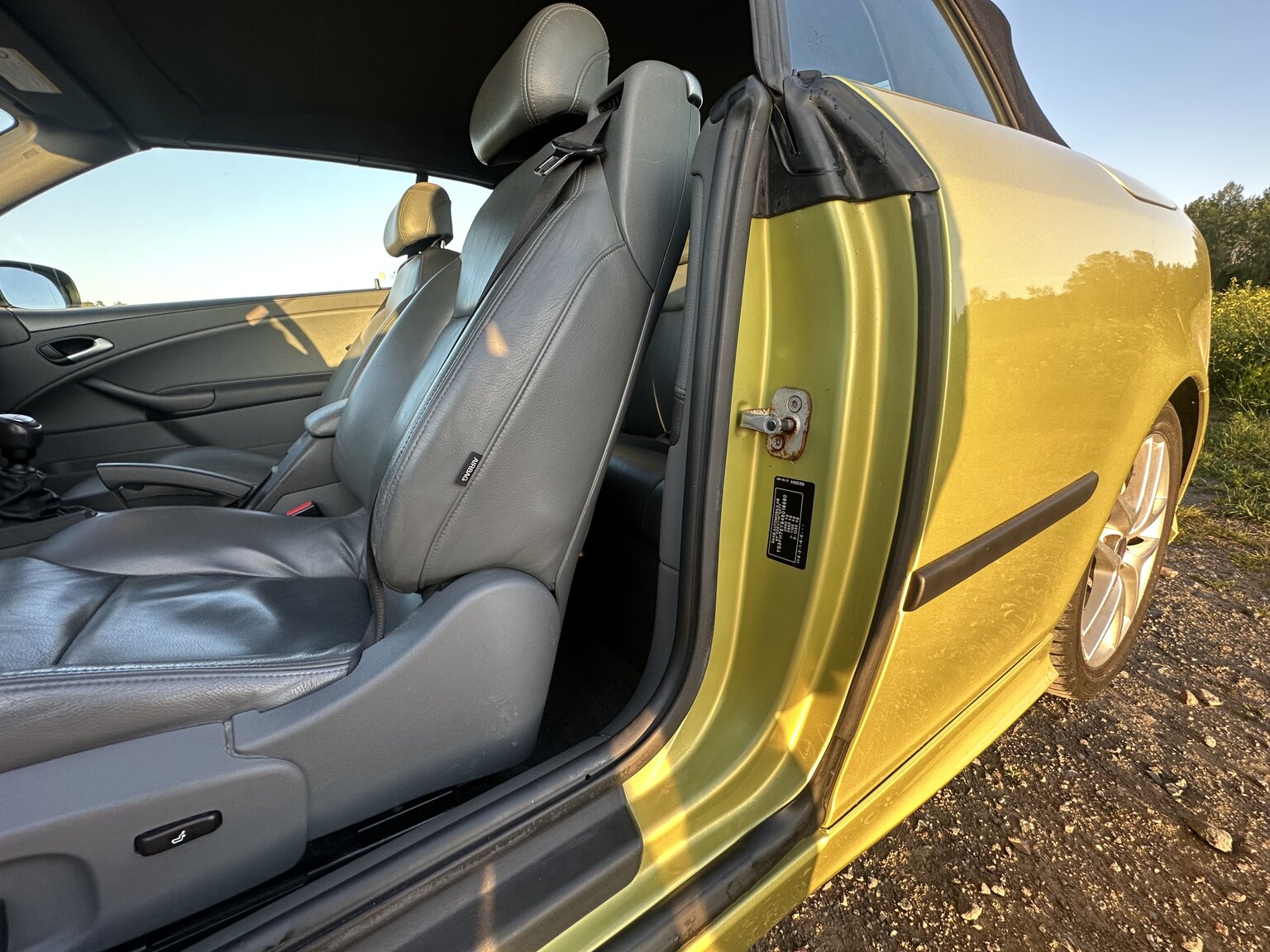 Interior image of 2004 SAAB 9.3 Aero Convertible 2.0T