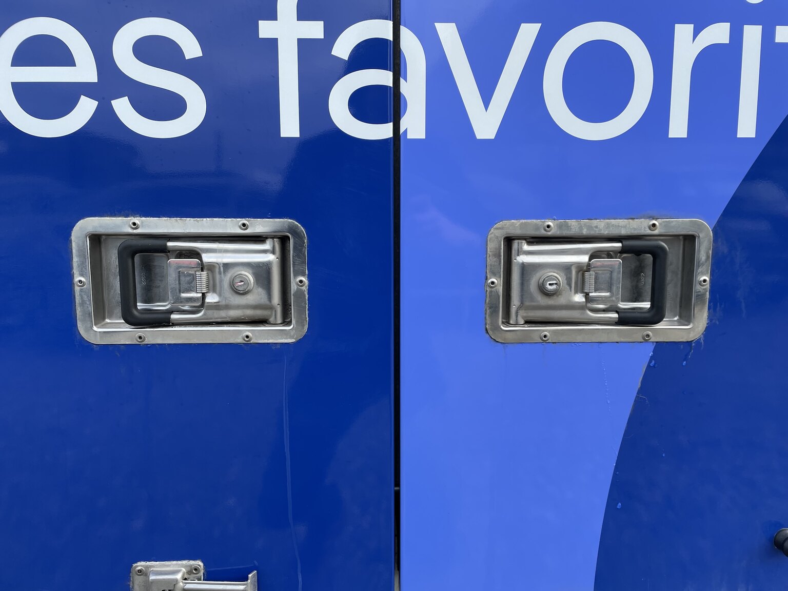 Aussenfoto 2022 Ford Transit fordonstransport