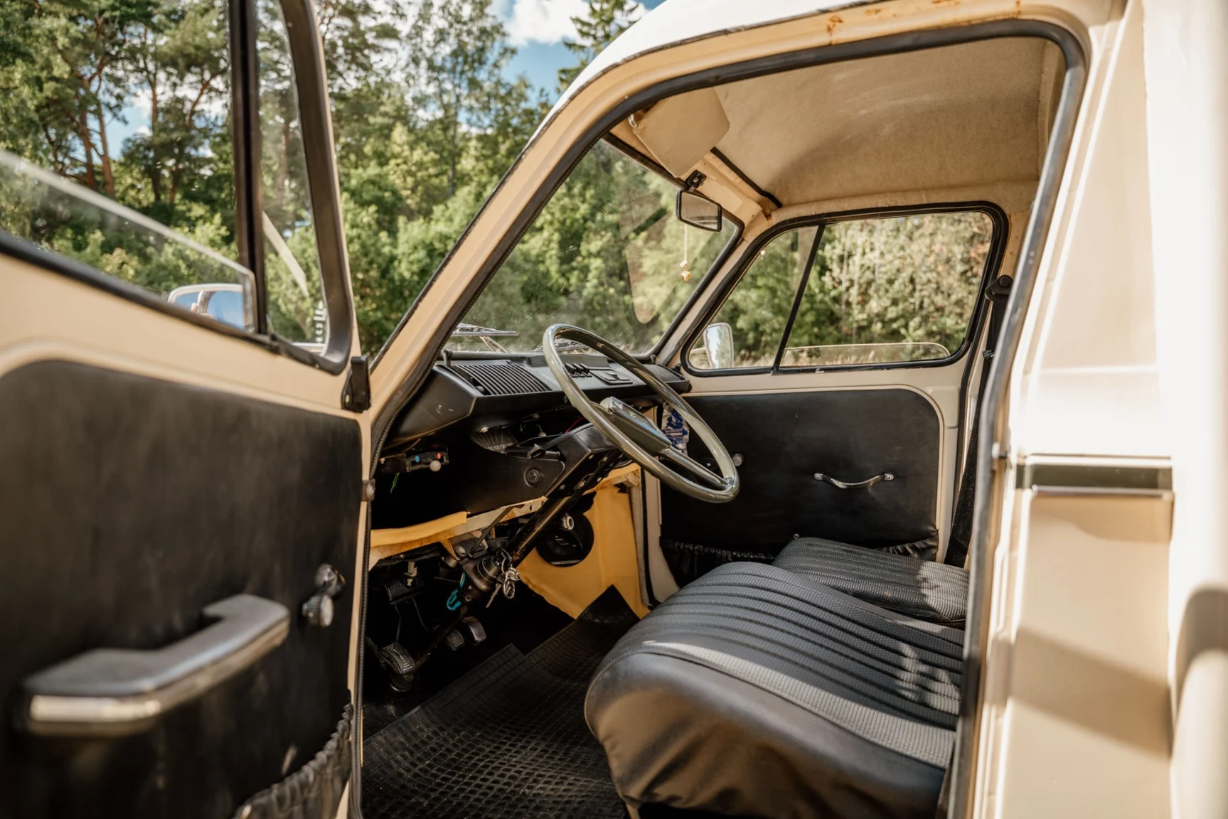 Innenraumfoto von 1987 Citroën Acadiane (2)
