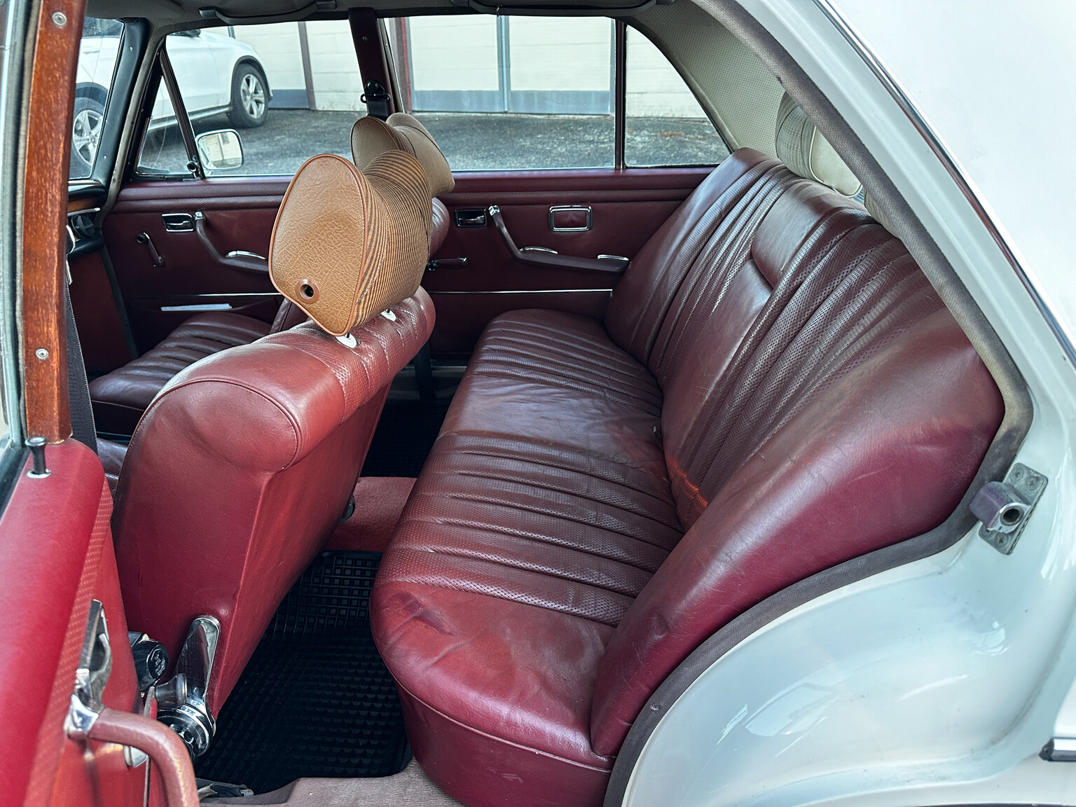 Interior image of 1967 Mercedes-Benz 250 S