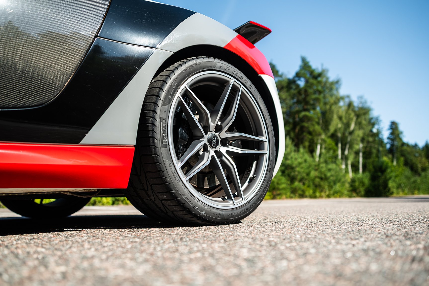 Exterior image of 2008 Audi R8 4.2 V8 Turbo Manuell