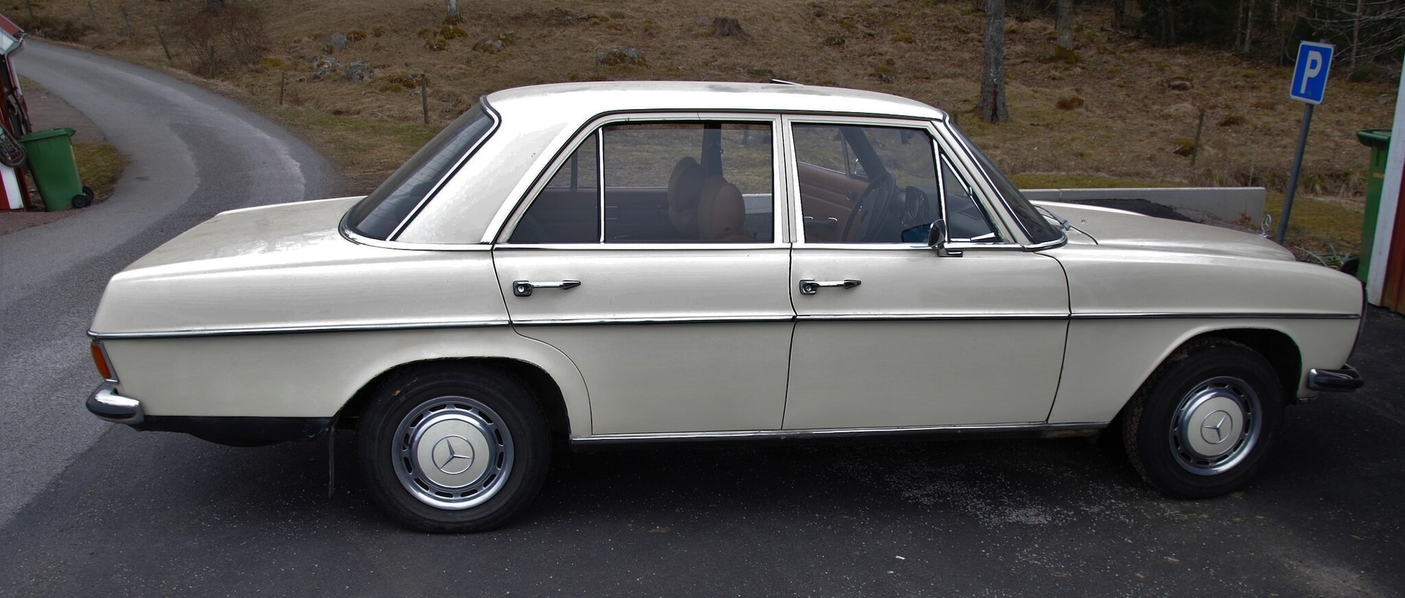 Exteriörbild på 1971 Mercedes-Benz 220D