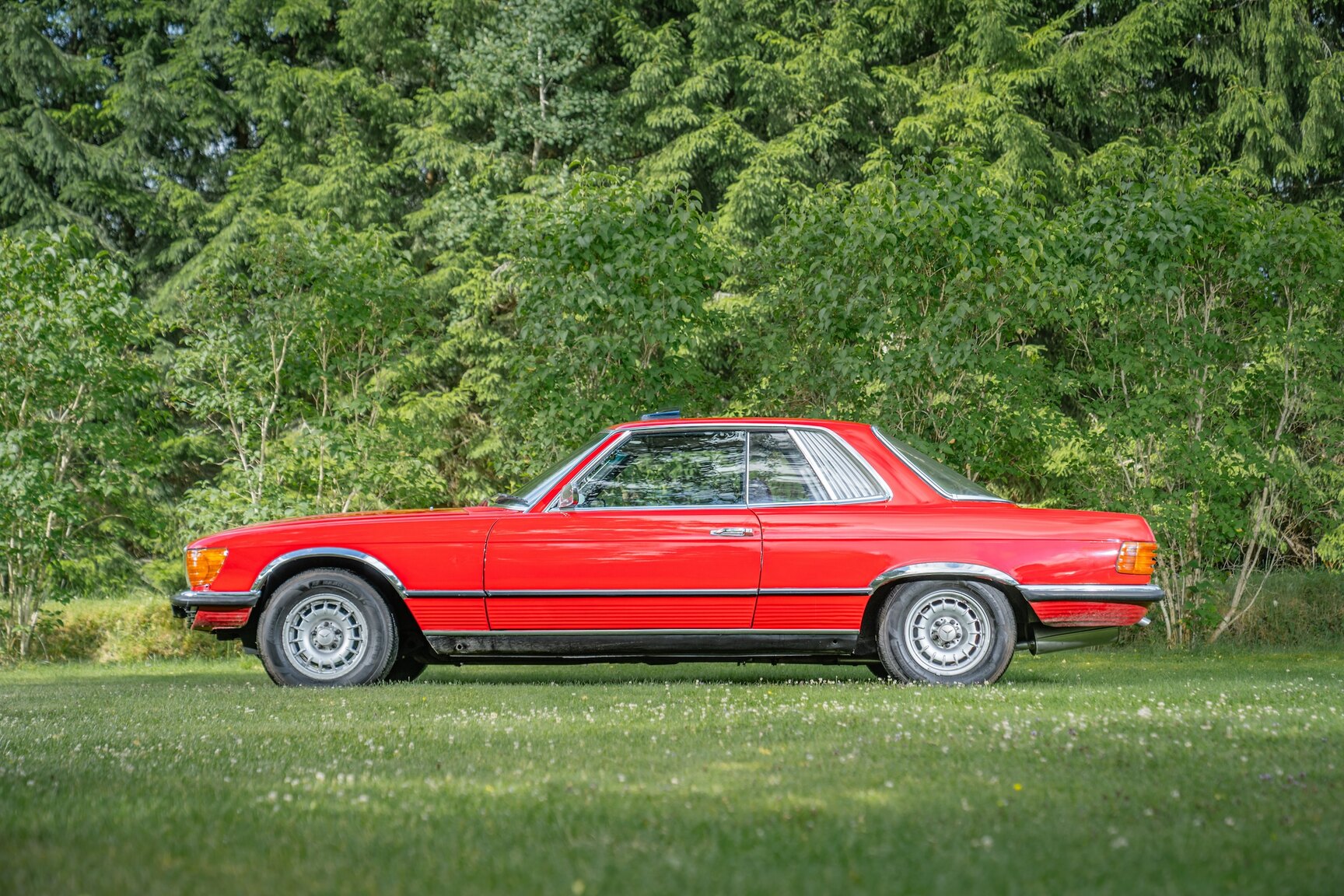 Exterior image of 1975 Mercedes-Benz 350 SLC