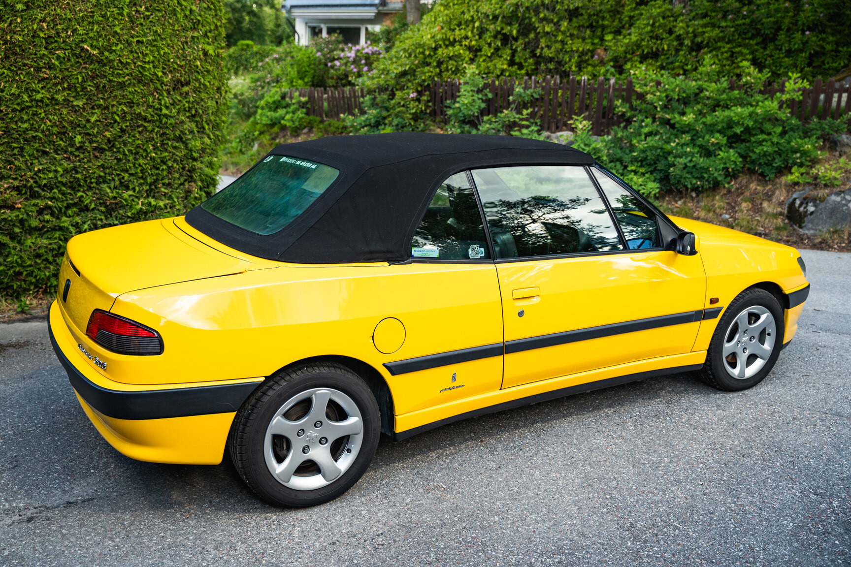 Exterior image of 1997 Peugeot 306 Cabriolet