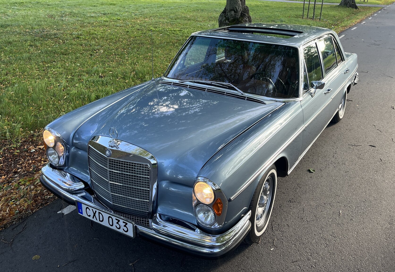 Exteriörbild på 1972 Mercedes-Benz 300 SEL 3.5