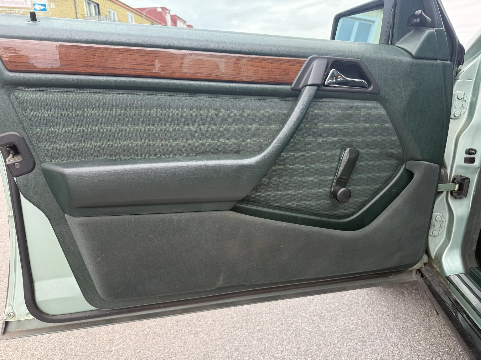 Innenraumfoto von 1991 Mercedes-Benz 300 E 4MATIC (8)