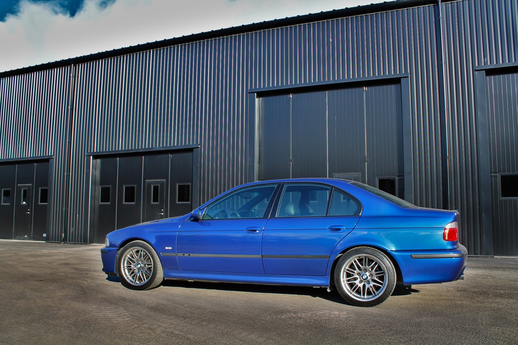 Exteriörbild på 2003 BMW M5