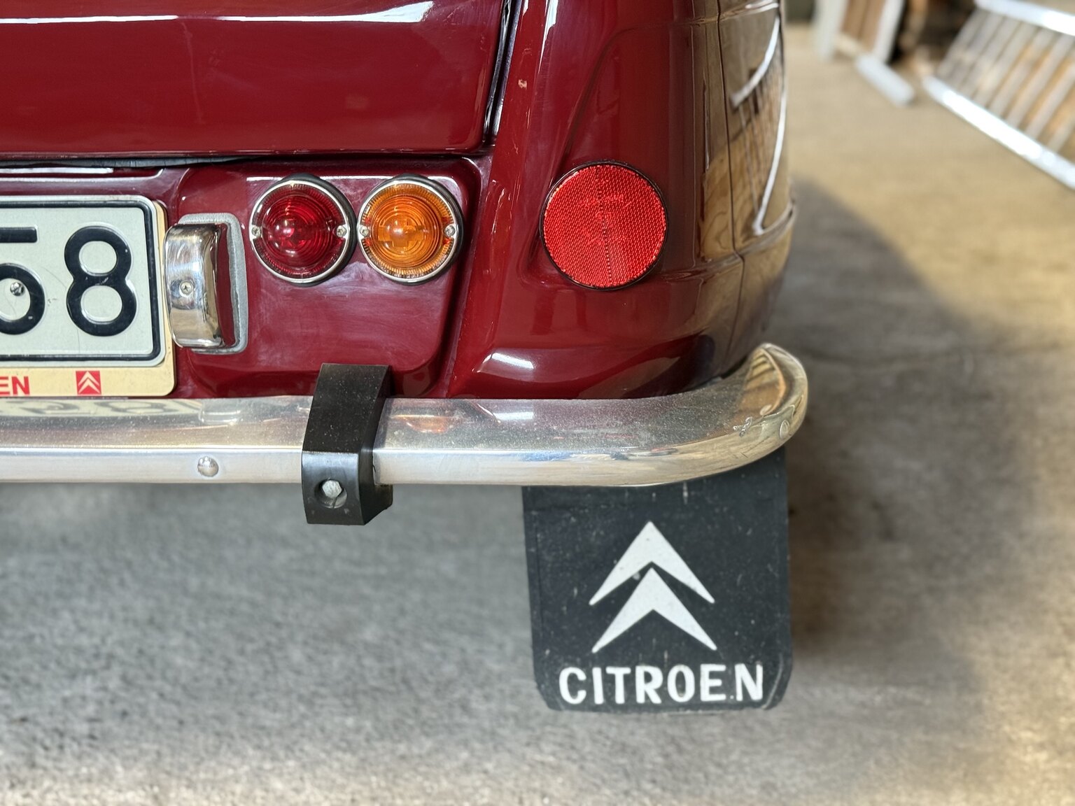 Exterior image of 1967 Citroën Ami 6 Weekend
