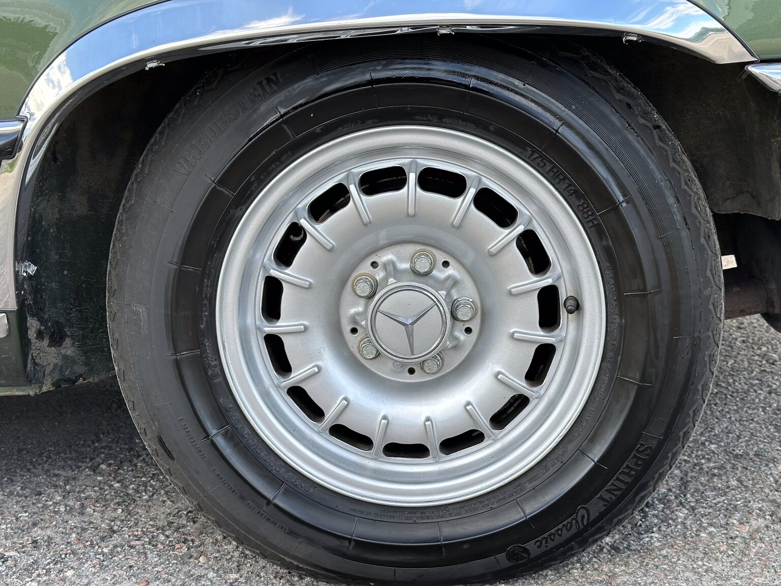 Exterior image of 1974 Mercedes Benz 450 SLC