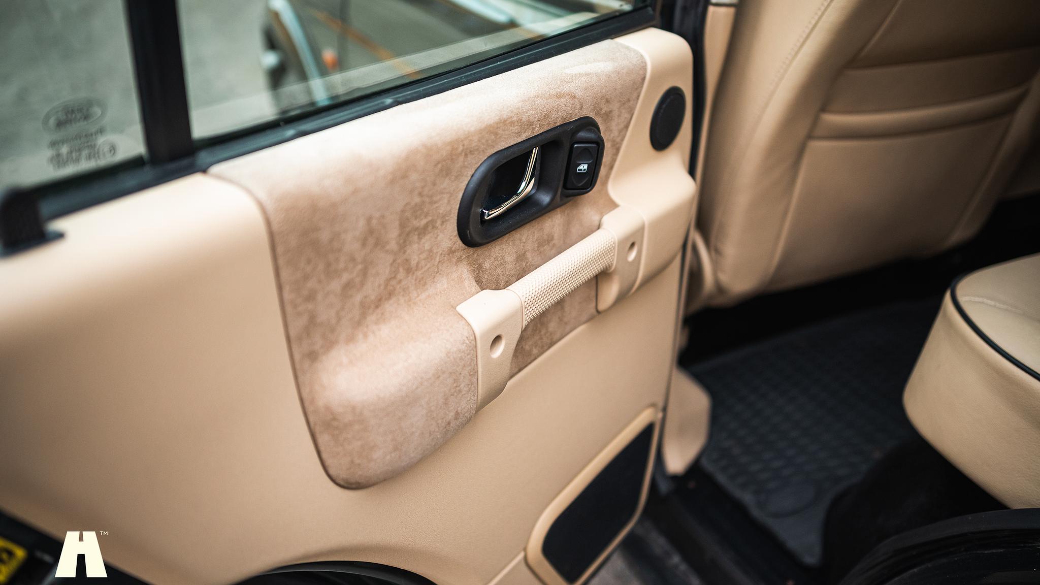 Interior image of 2003 Land Rover Discovery II, 2003