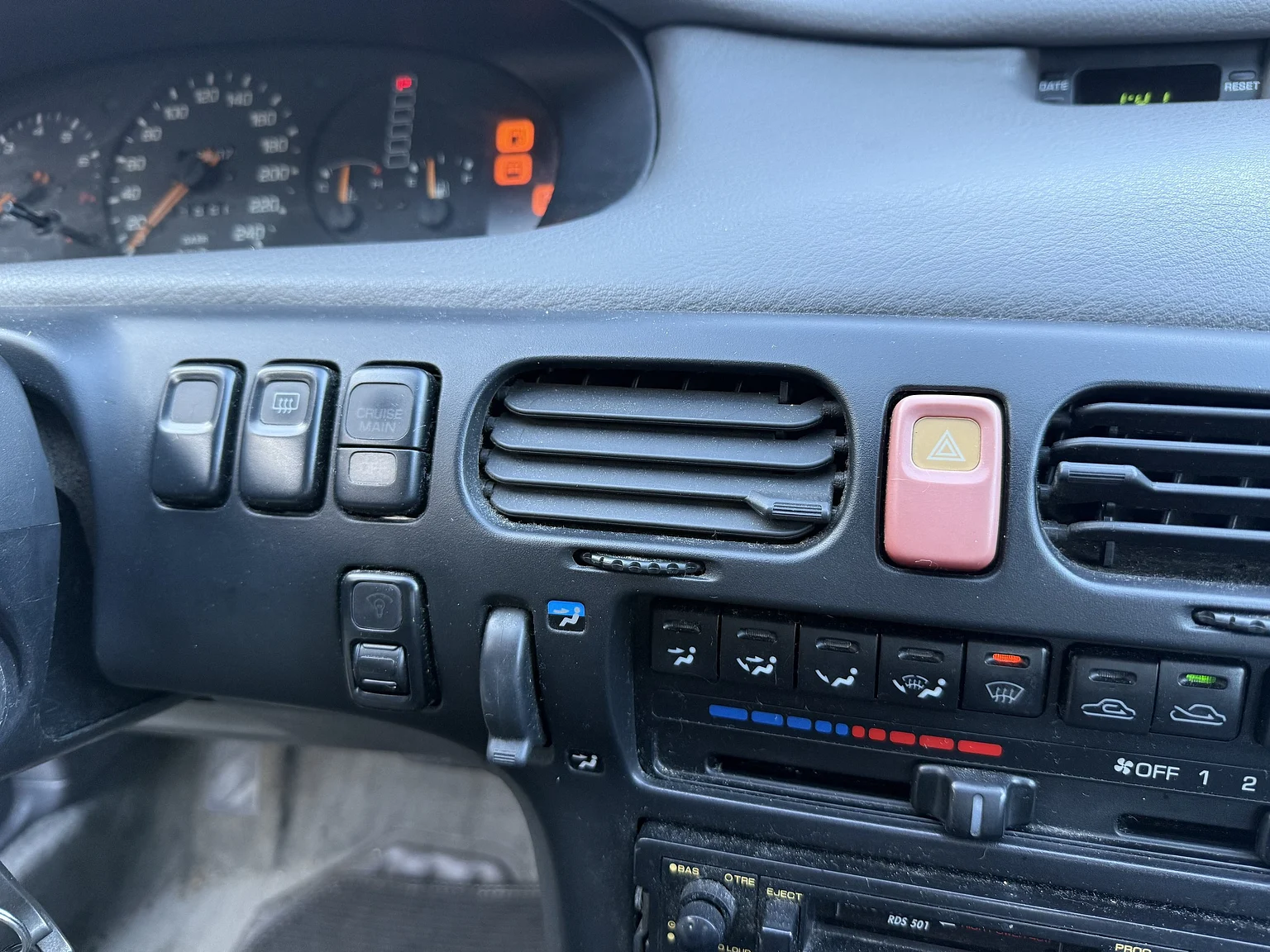 Interior image of 1992 Mazda 626 Hatchback 2.5 V6 Automatic (7)