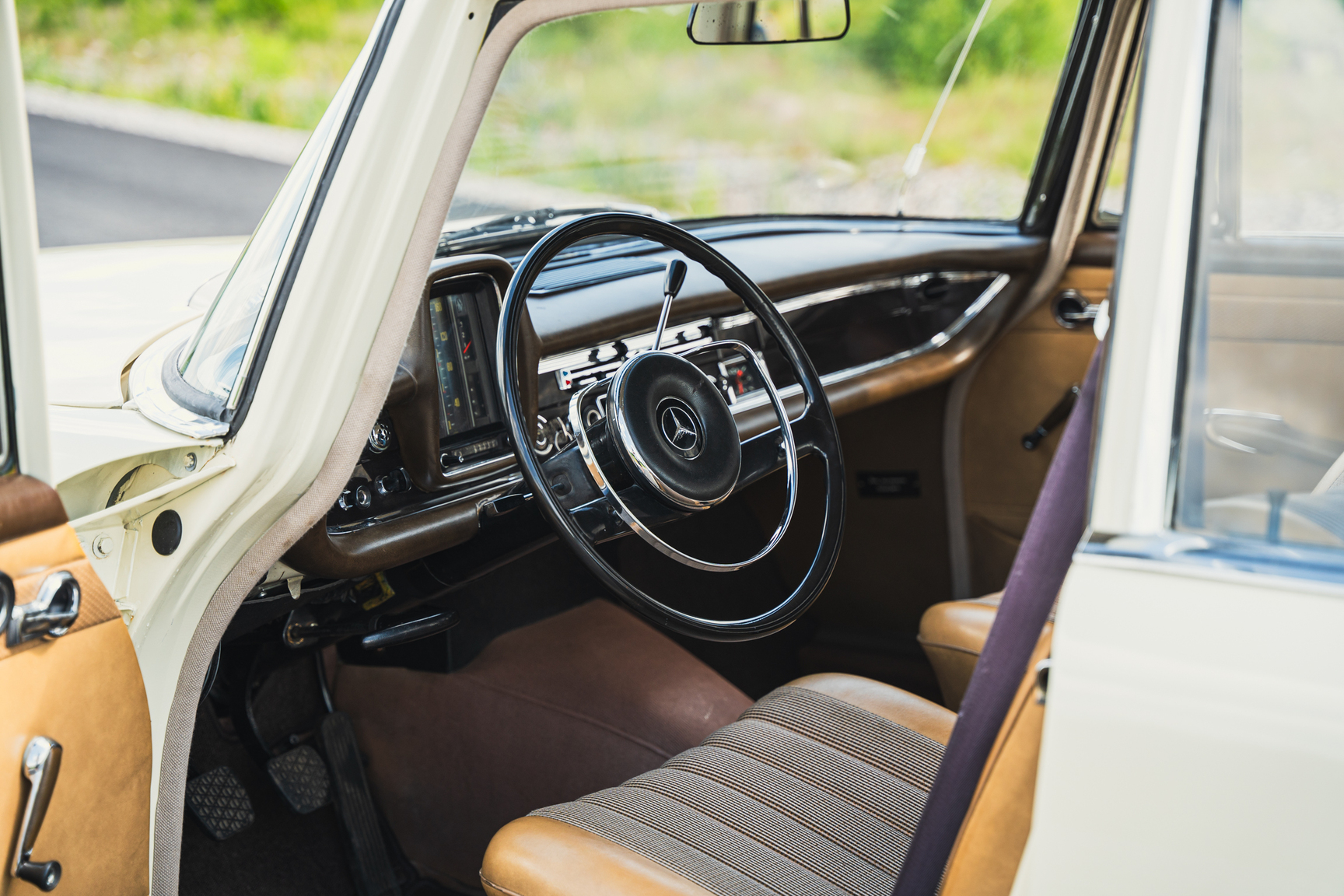 Innenraumfoto von 1966 Mercedes-Benz 200 D "Heckflosse"