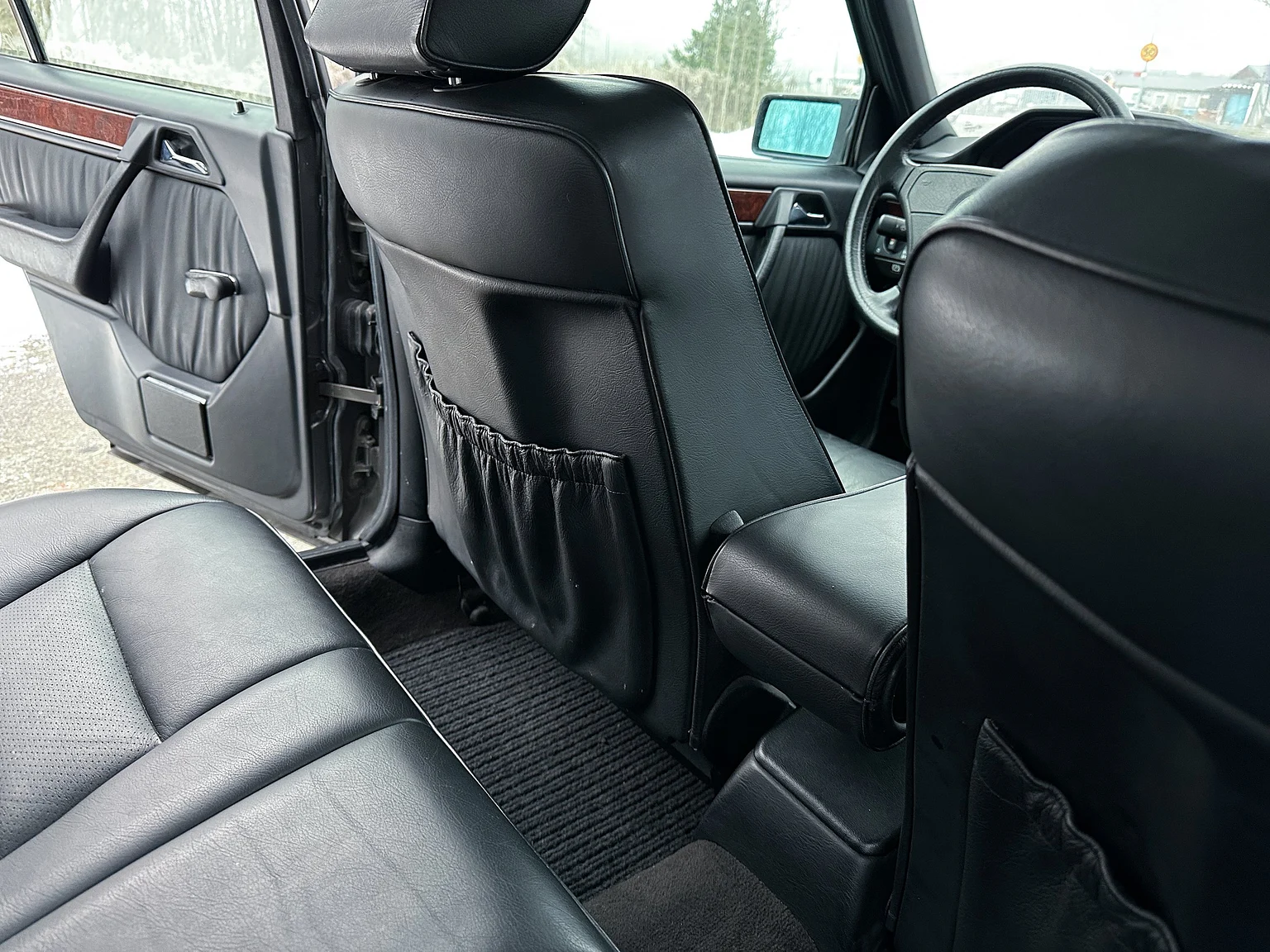 Interior image of 1993 Mercedes-Benz E 320 "AMG" (56)