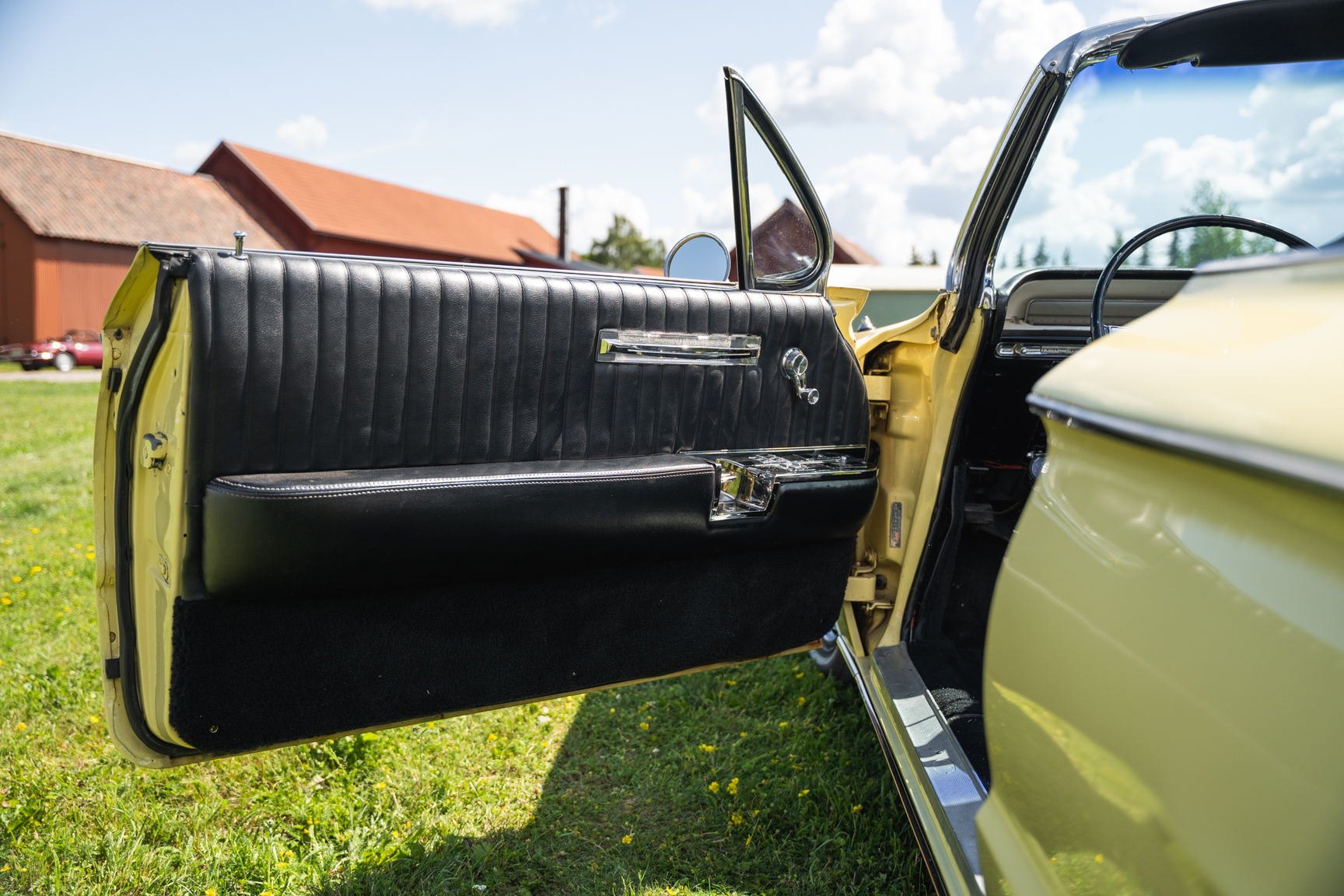 Interior image of 1961 Buick Electra 225 cab (15)