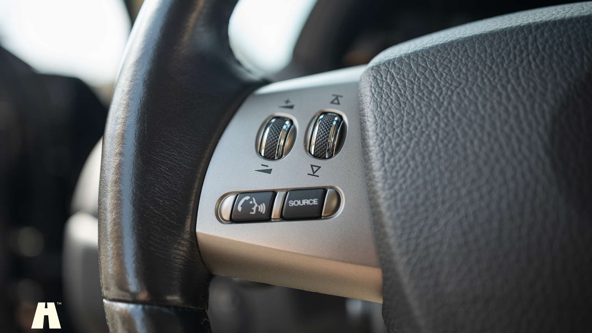 Interior image of 2008 Jaguar XKR (44)