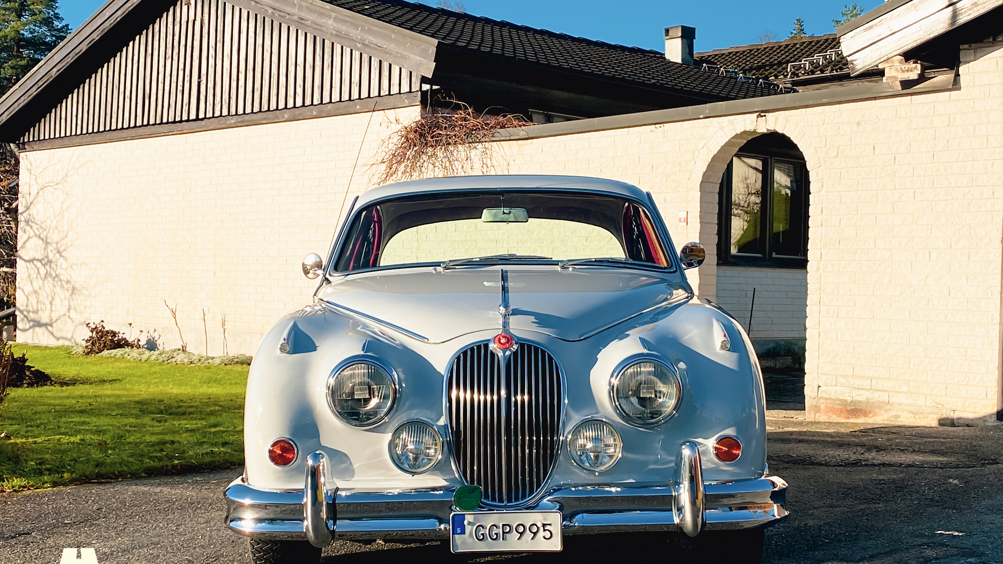 Exterior image of 1961 Jaguar Mark 2