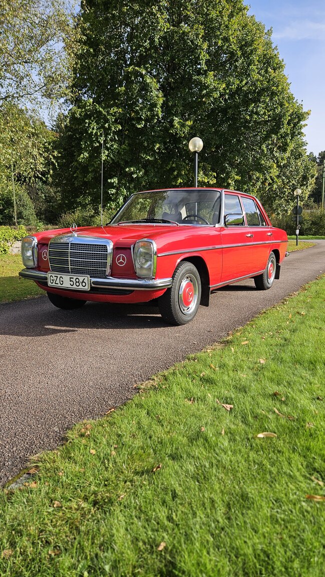Exteriörbild på 1975 Mercedes-Benz 200