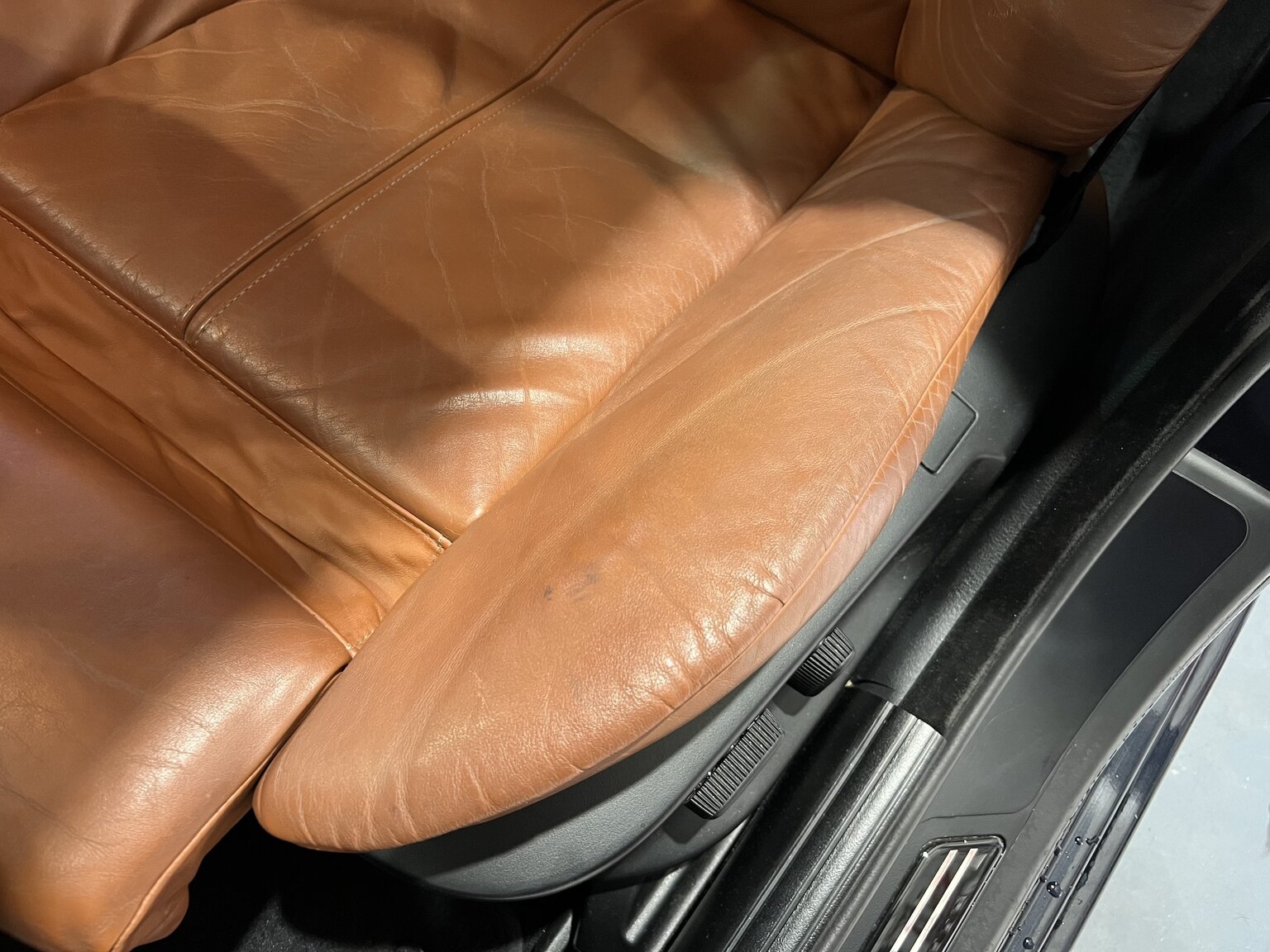 Interior image of 2003 BMW 540i Touring