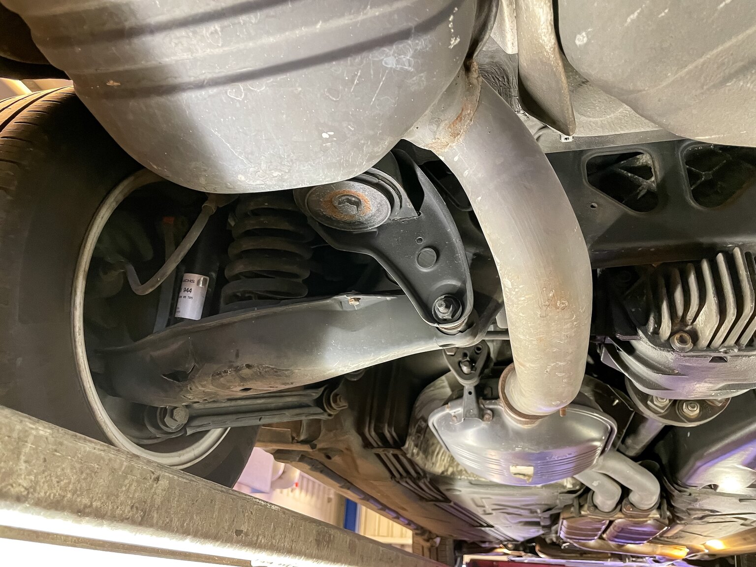 Image of 1993 Mercedes-Benz 400 E mechanics