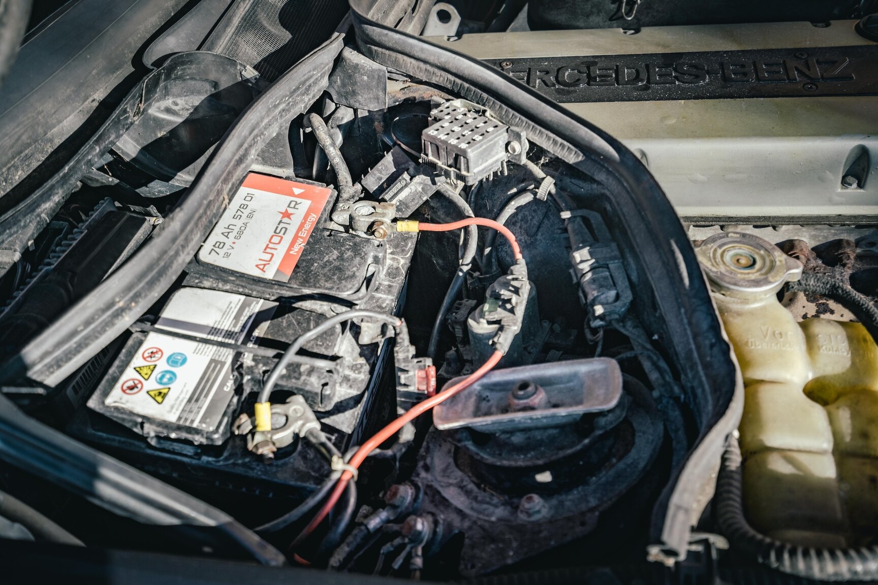 Image of 1991 Mercedes-Benz 300E-24 mechanics (2)