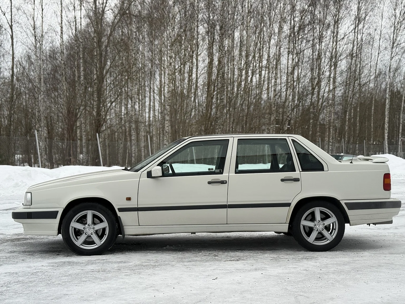 Exterior image of 1994 Volvo 850 2.5 SE (14)