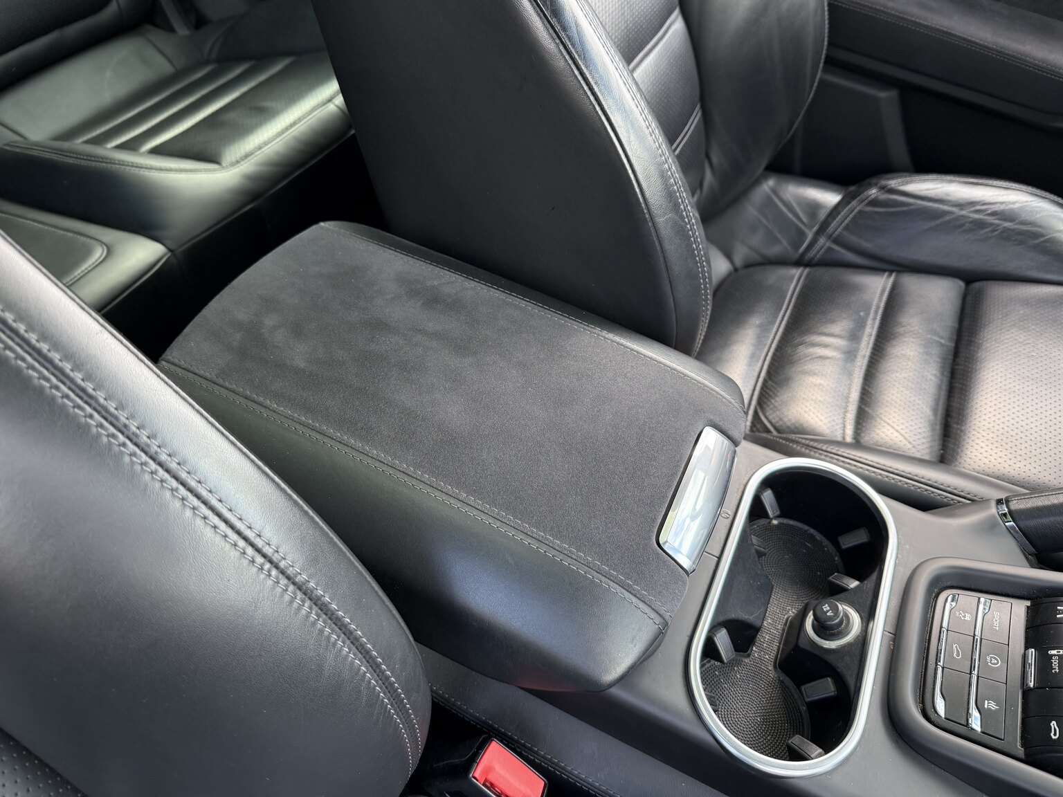Interior image of 2013 Porsche Cayenne GTS