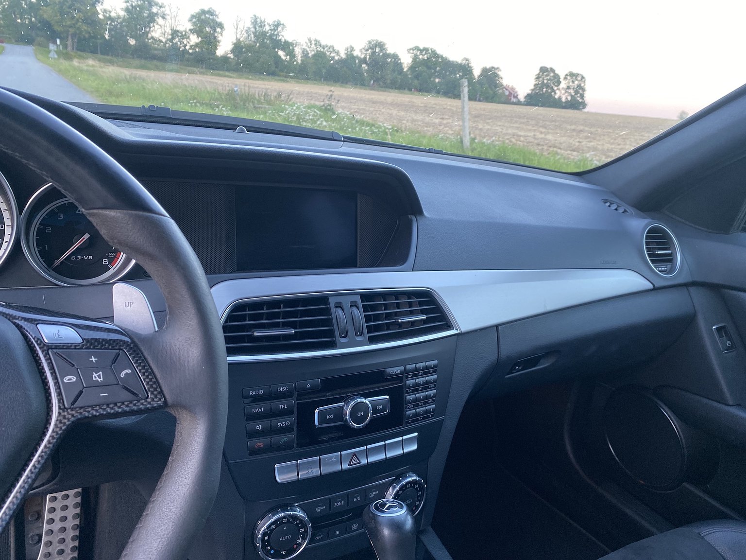 Innenraumfoto von 2011 Mercedes-Benz C 63 AMG