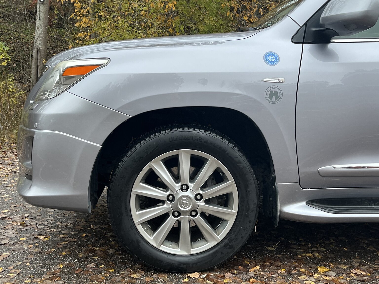 Exteriörbild på 2011 Lexus LX570