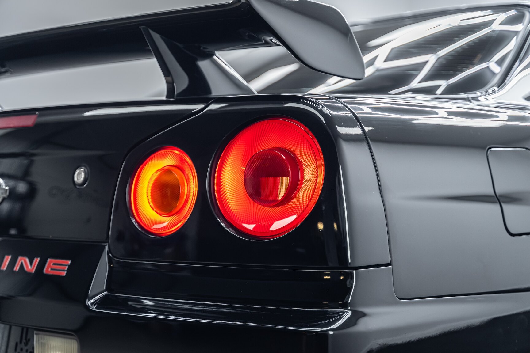 Exteriörbild på 2000 Nissan Skyline R34 GT-T Coupé