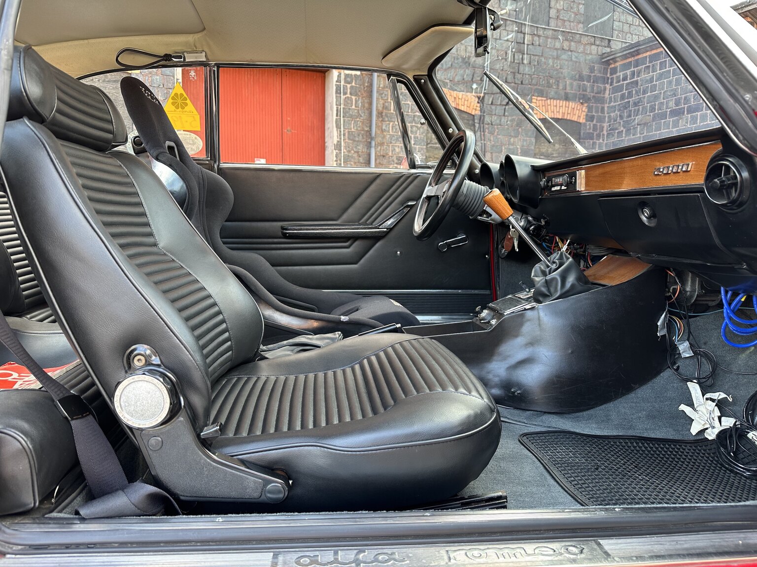Interiörbild 1972 Alfa Romeo 2000 GTV Bertone Coupé