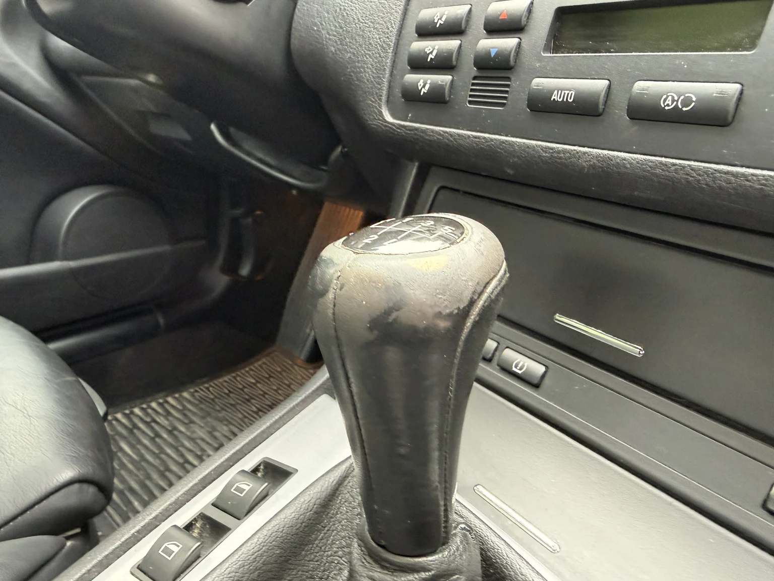 Innenraumfoto von 2005 BMW 320Ci (40)