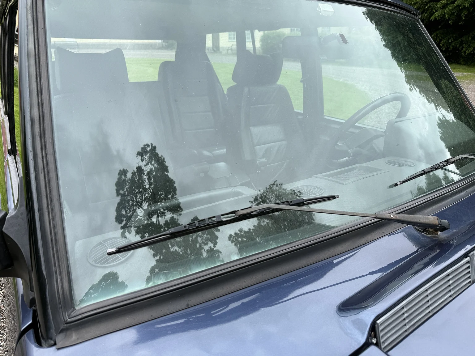 Exterior image of 1990 Range Rover Vogue SE 3.9 (55)