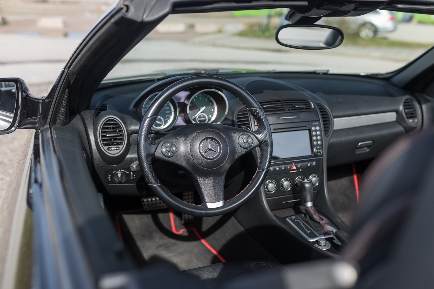 Interiörbild 2010 Mercedes-Benz SLK 200 Kompressor (3)