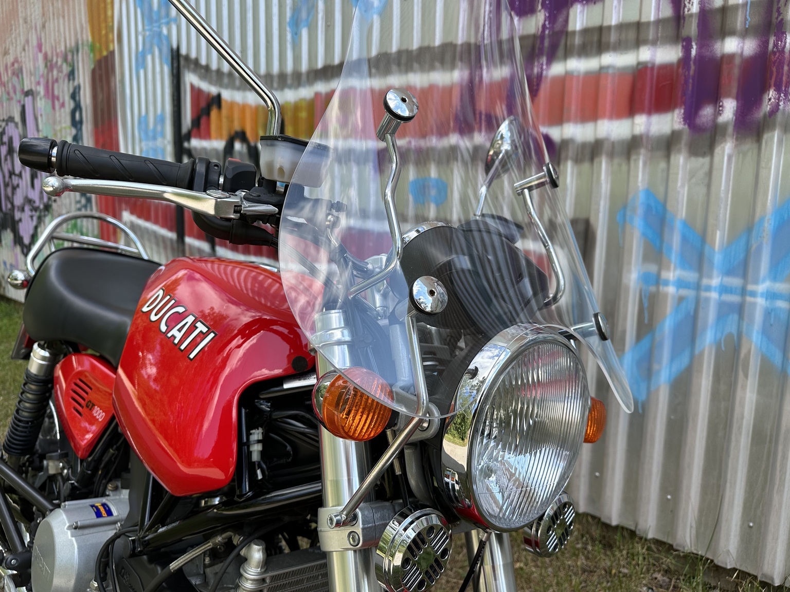 Exterior image of 2006 Ducati 1000 GT (59)