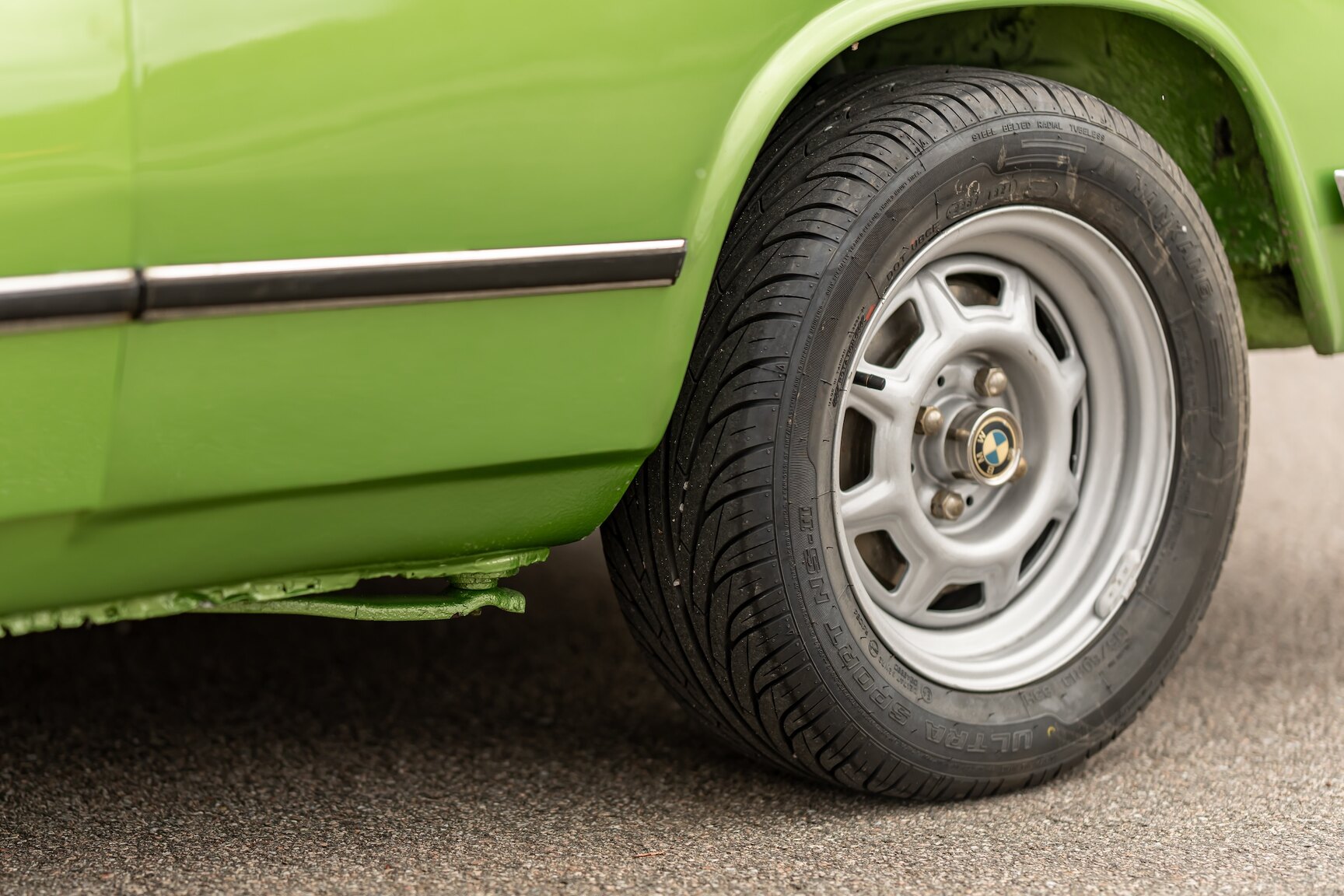 Exterior image of 1975 BMW 2002
