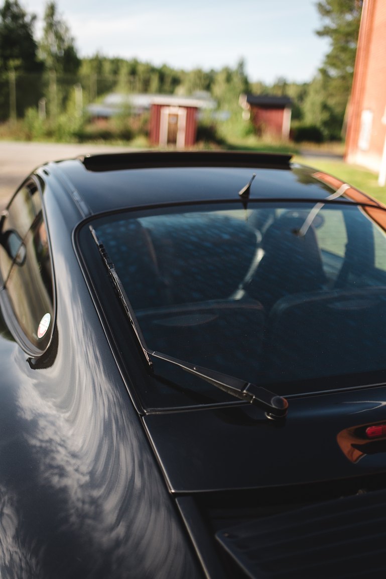 Exterior image of 1998 Porsche 996 Carrera 
