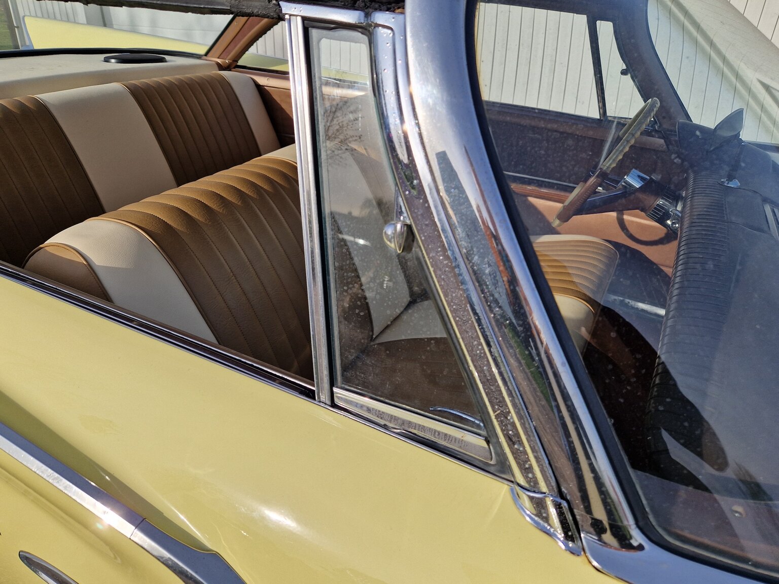 Exteriörbild på 1961 Chrysler Windsor Coupé