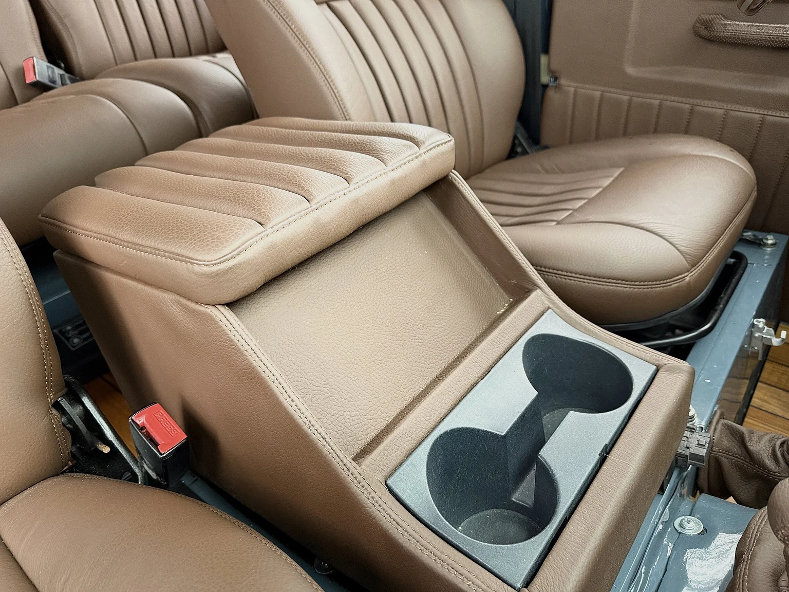 Innenraumfoto von 2000 Land Rover Defender 110 C (36)