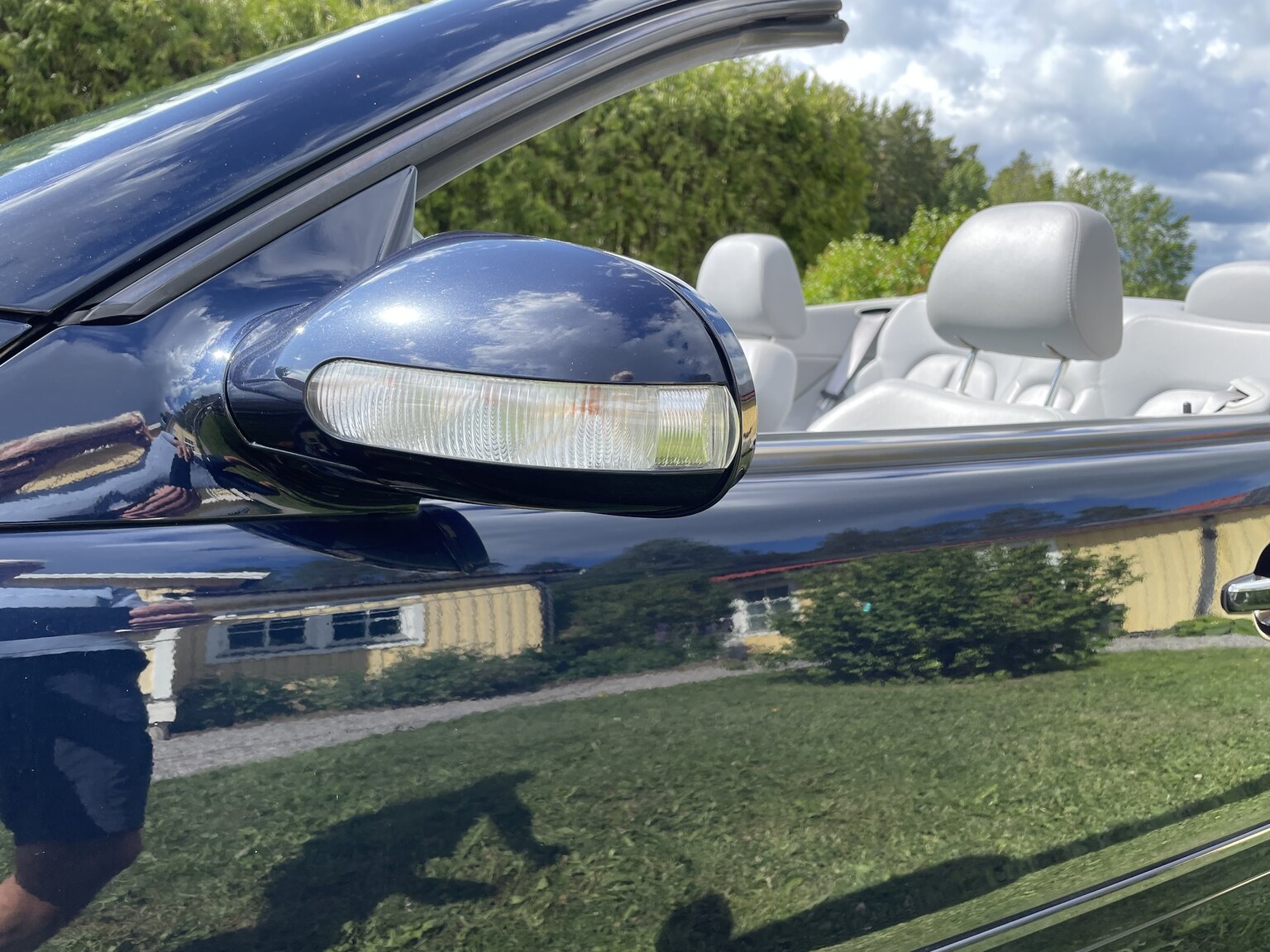 Exterior image of 2001 Mercedes-Benz CLK 230 Kompressor