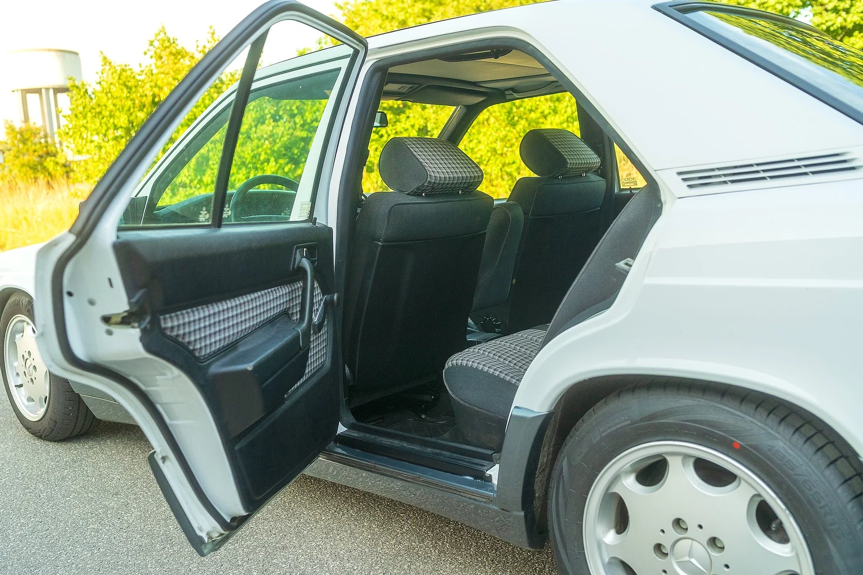 Interior image of 1992 Mercedes-Benz 190 E 1.8 - NO RESERVE (14)