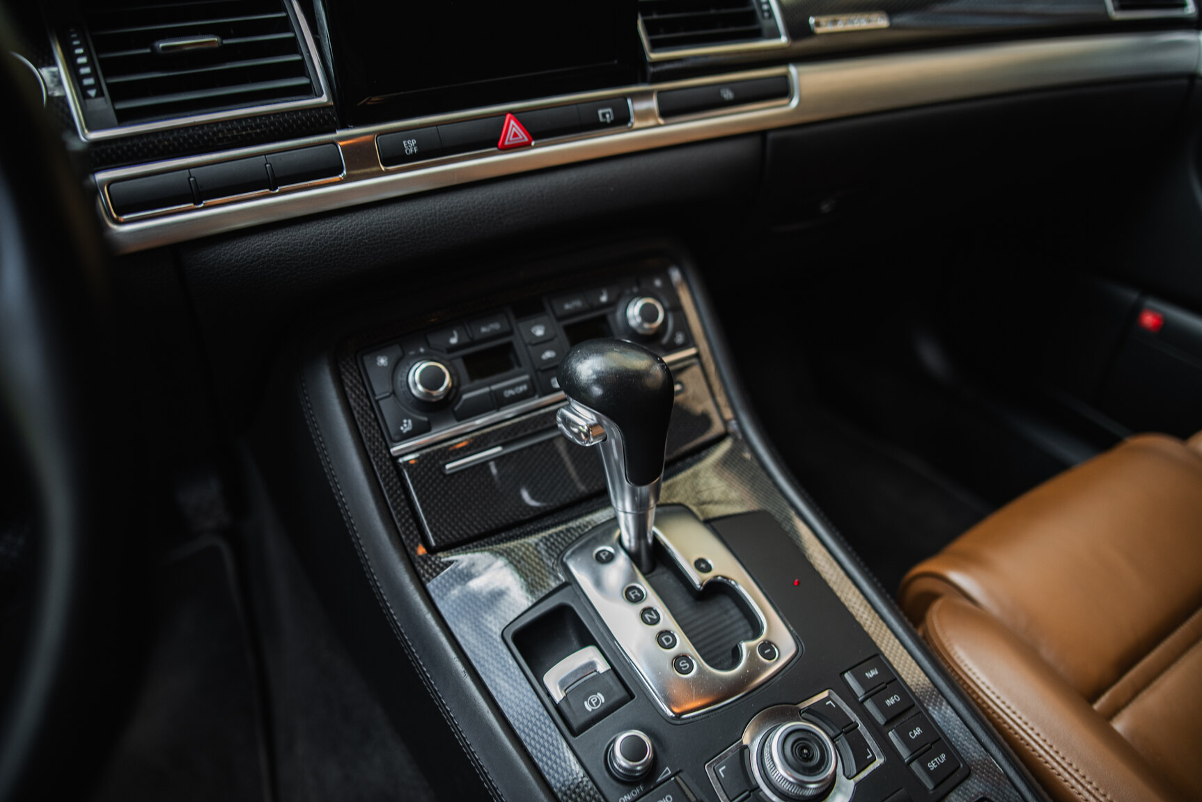 Interior image of 2009 Audi S8 5.2 V10 FSI Quattro