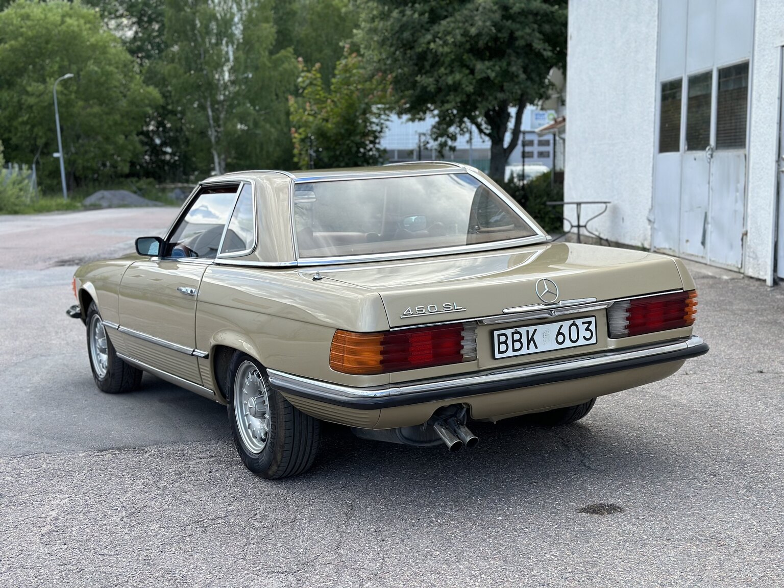 Exteriörbild på 1974 Mercedes benz 450 SL