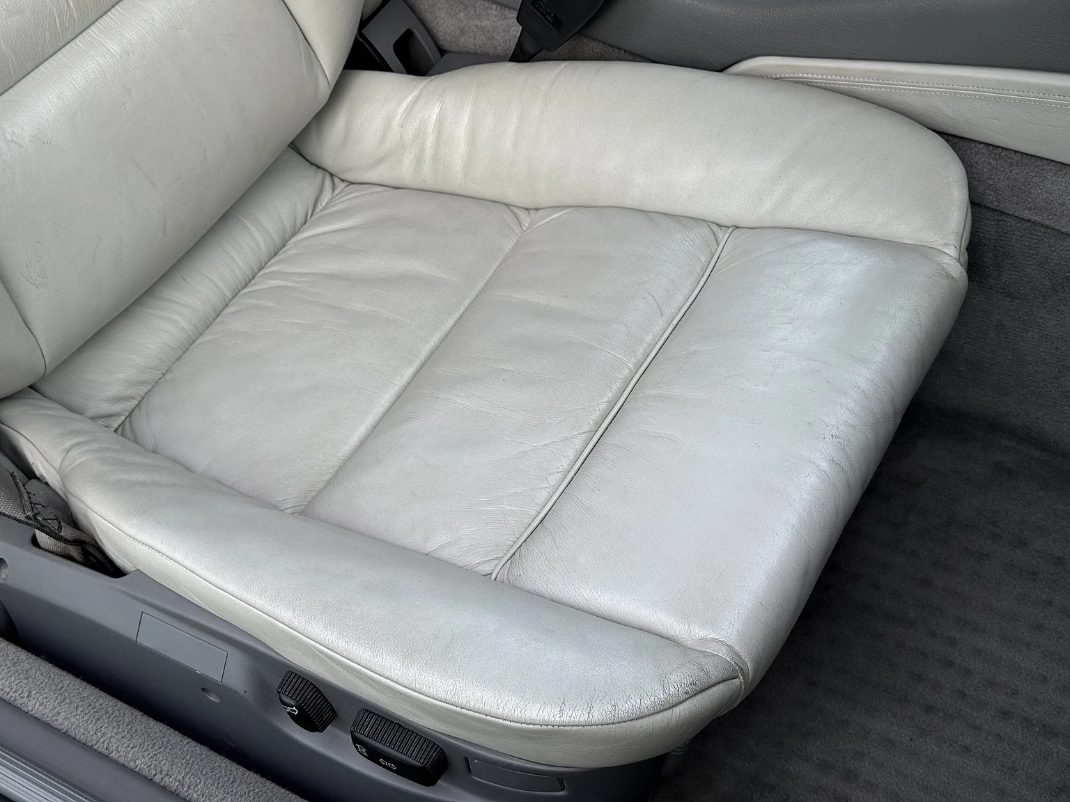 Innenraumfoto von 1994 BMW 840Ci (48)