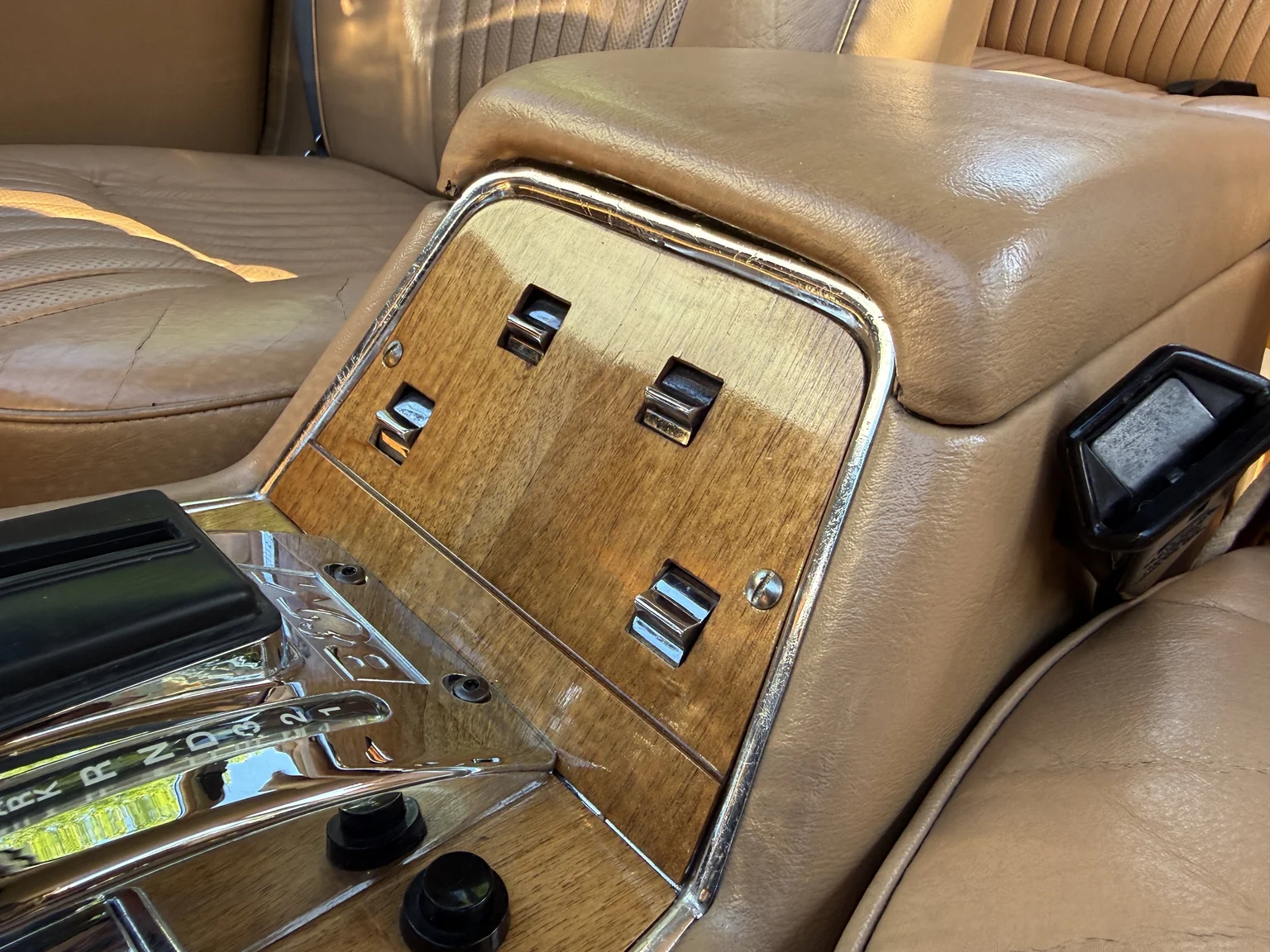 Interior image of 1970 Jaguar XJ12 Performance (32)
