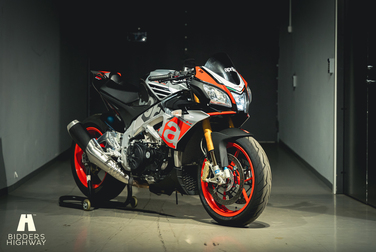 Exteriörbild på 2016 Aprilia Tuono V4 Factory