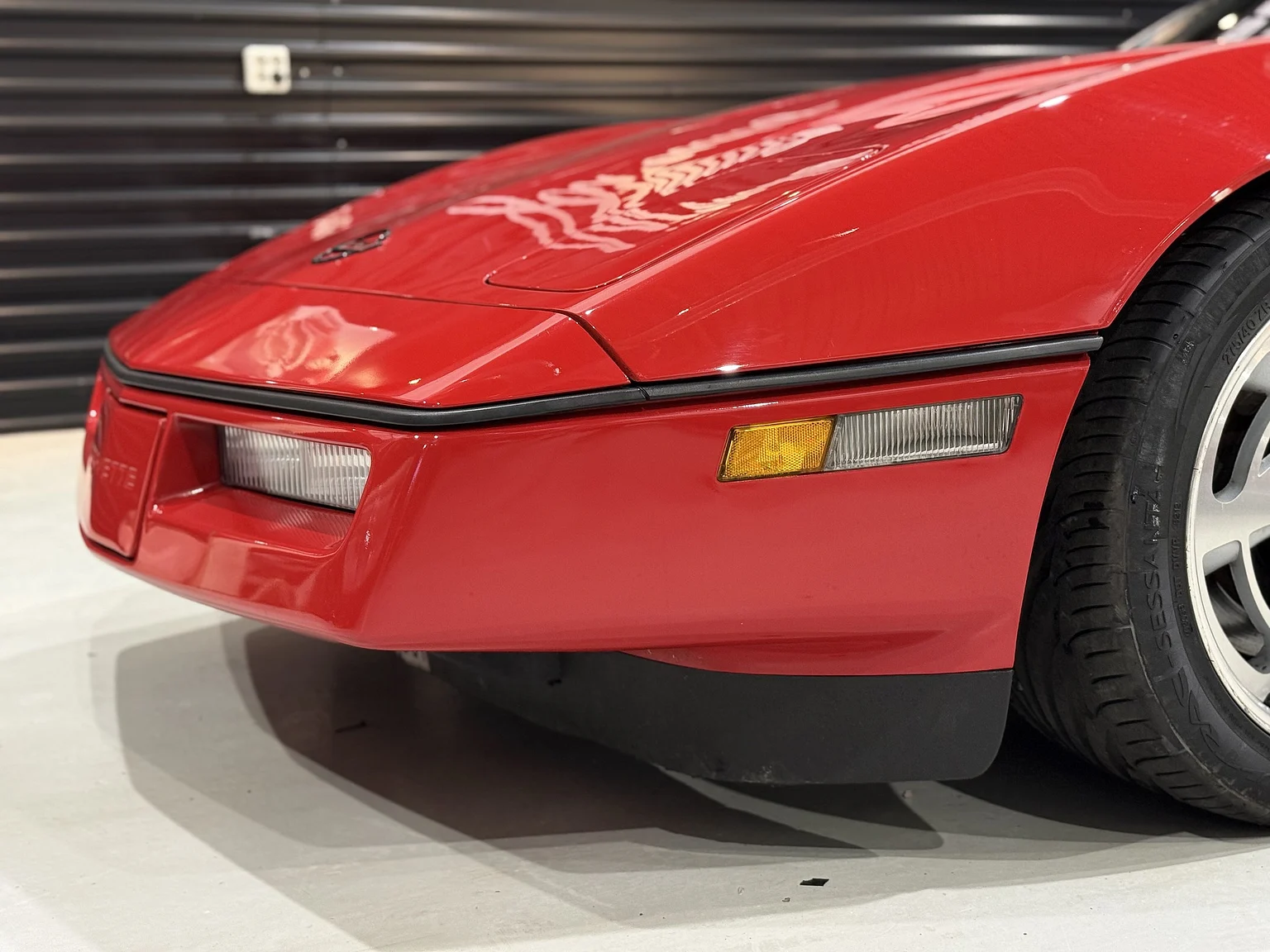 Exterior image of 1990 Chevrolet Corvette ZR-1 (33)
